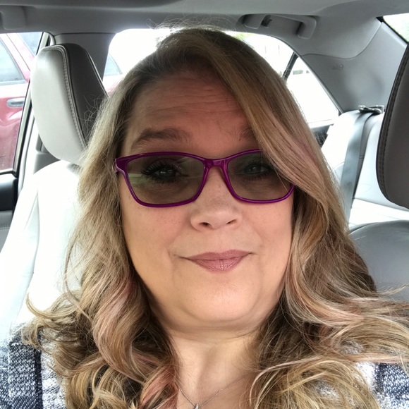 Meet your Posher, Cathy - Picture 1 of 1